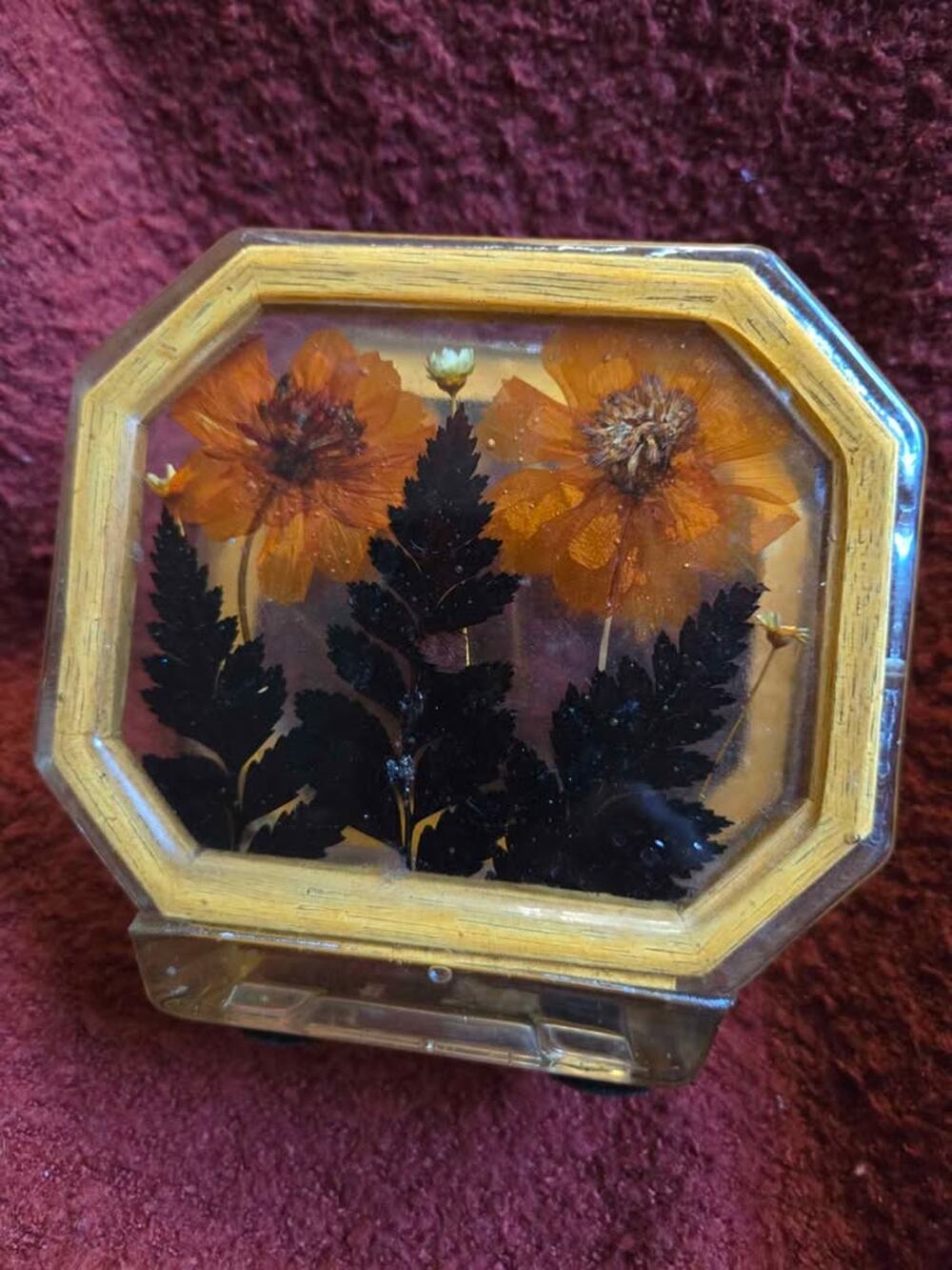 Vintage 70's Resin Pressed Flower Napkin Holder